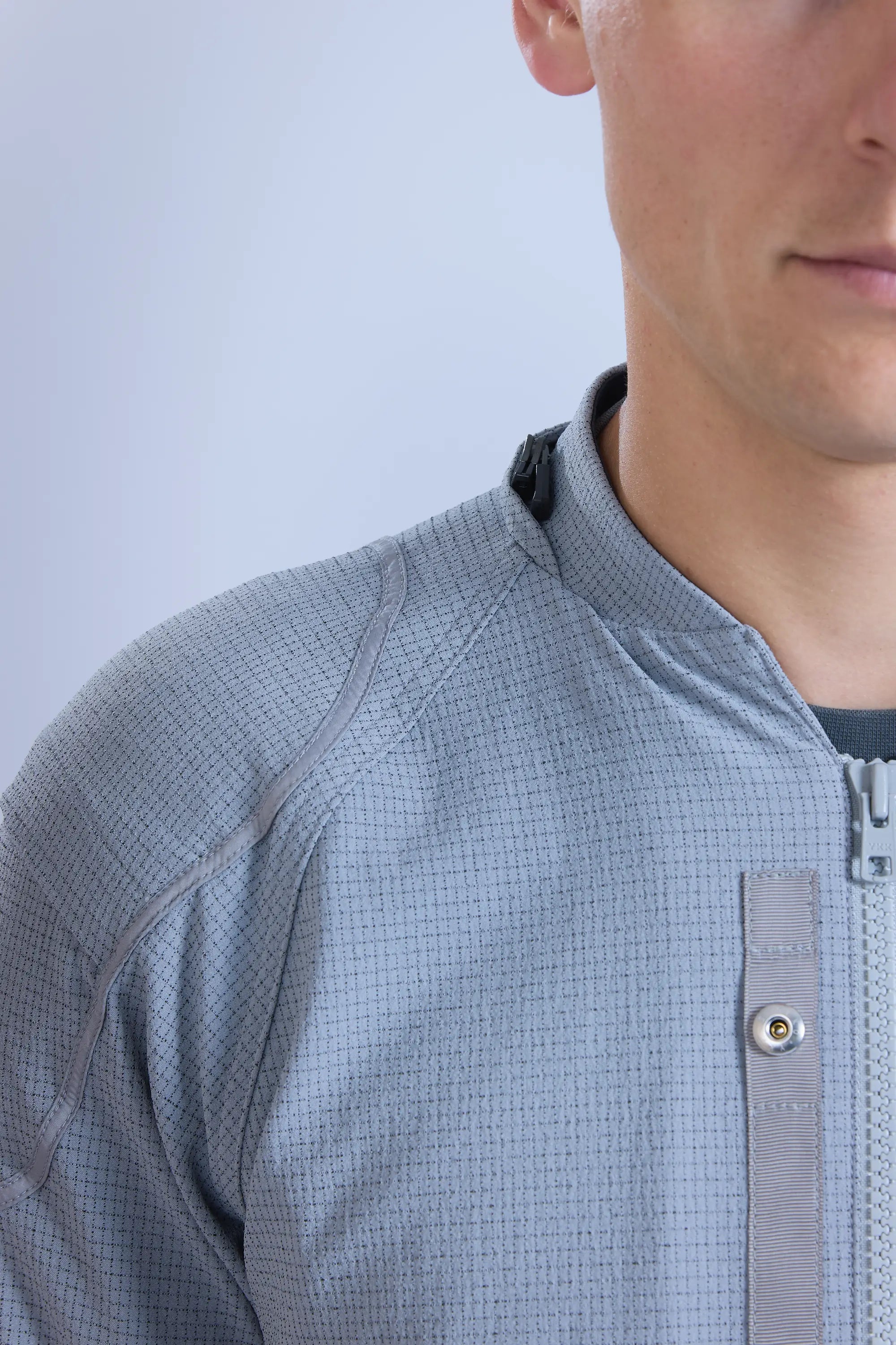 [ENROUTE:connect]™ hidden neck zipper for shell jacket connection