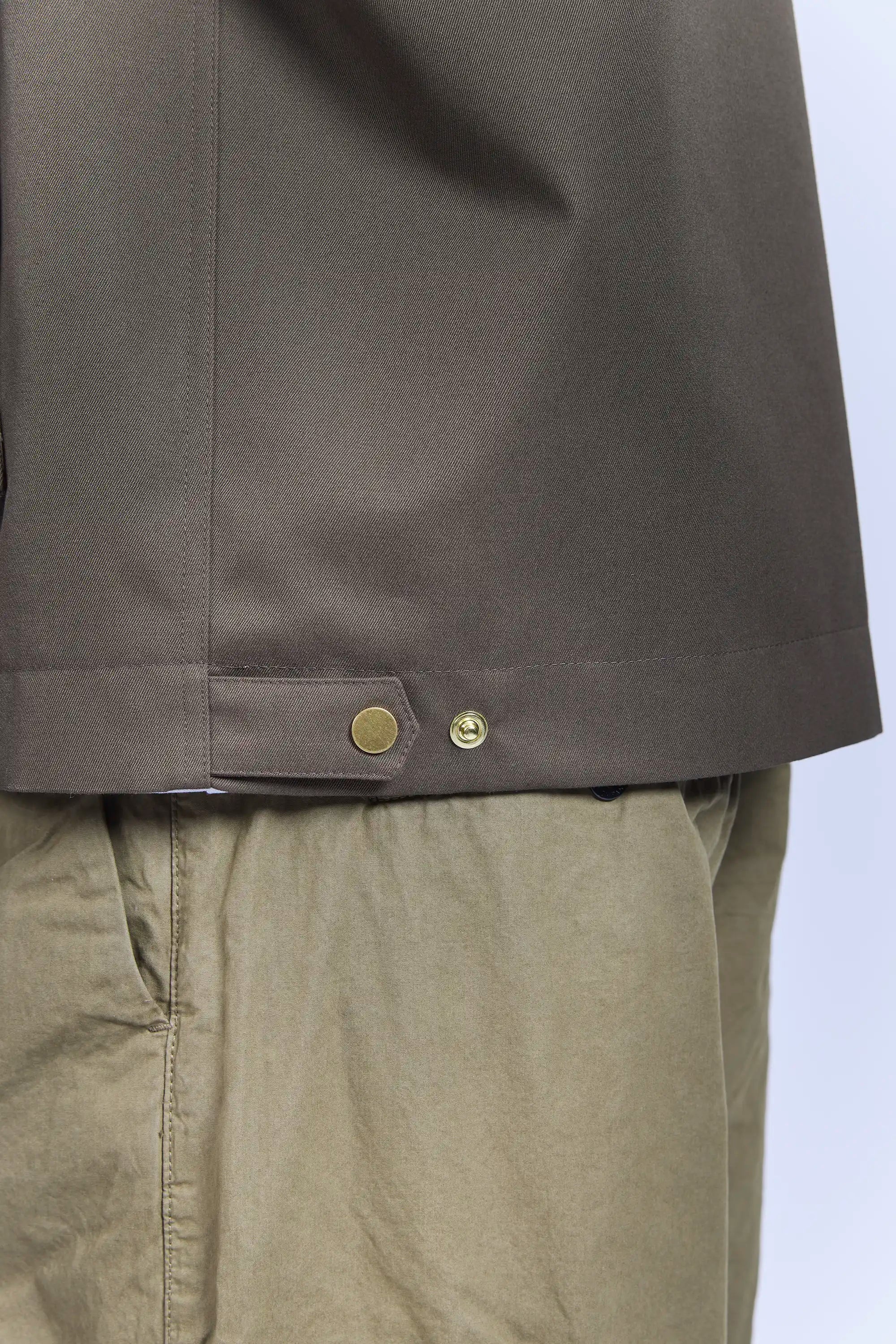 Adjustment straps on the hem