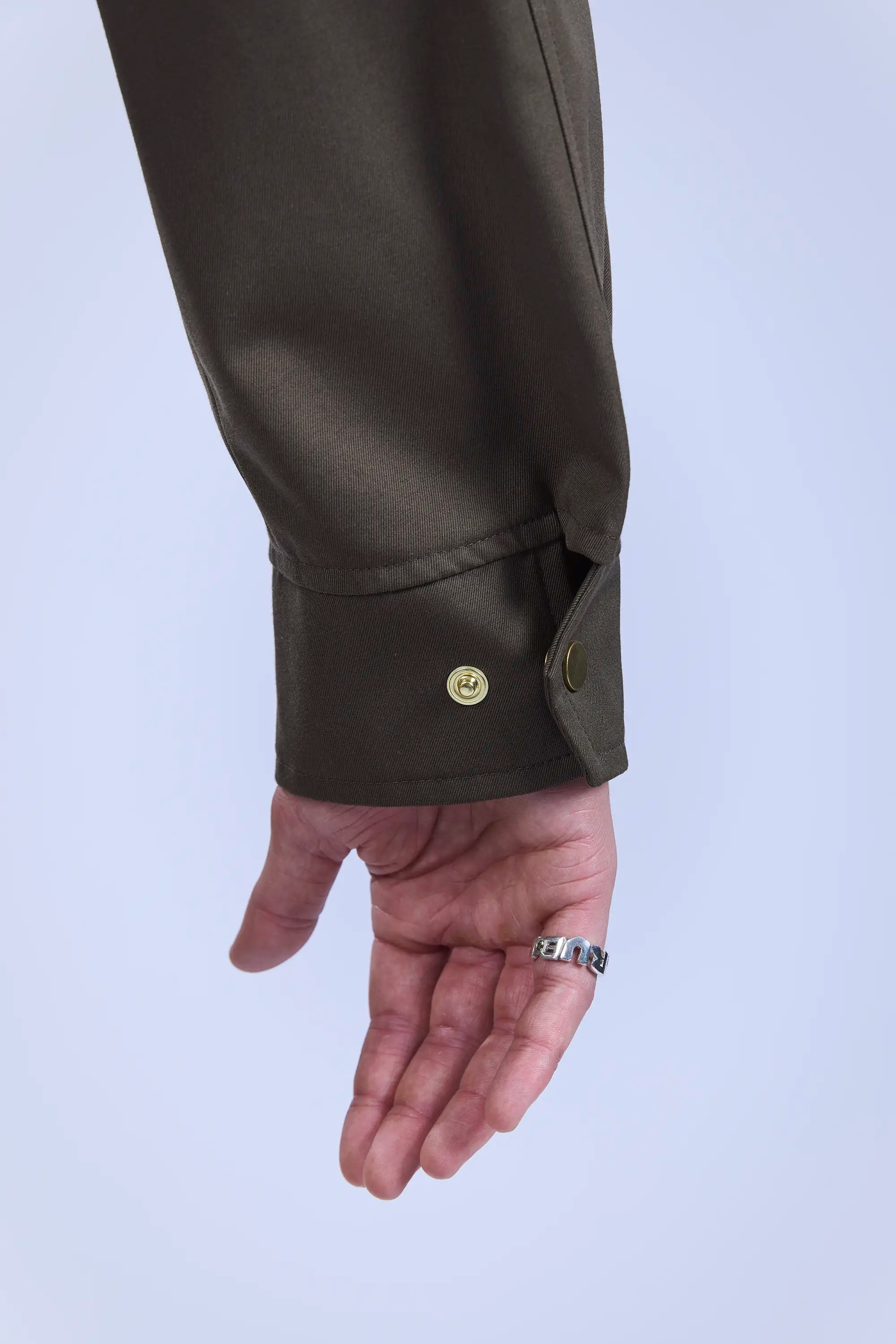 3-step adjustable cuffs via YKK DUP6 snap buttons