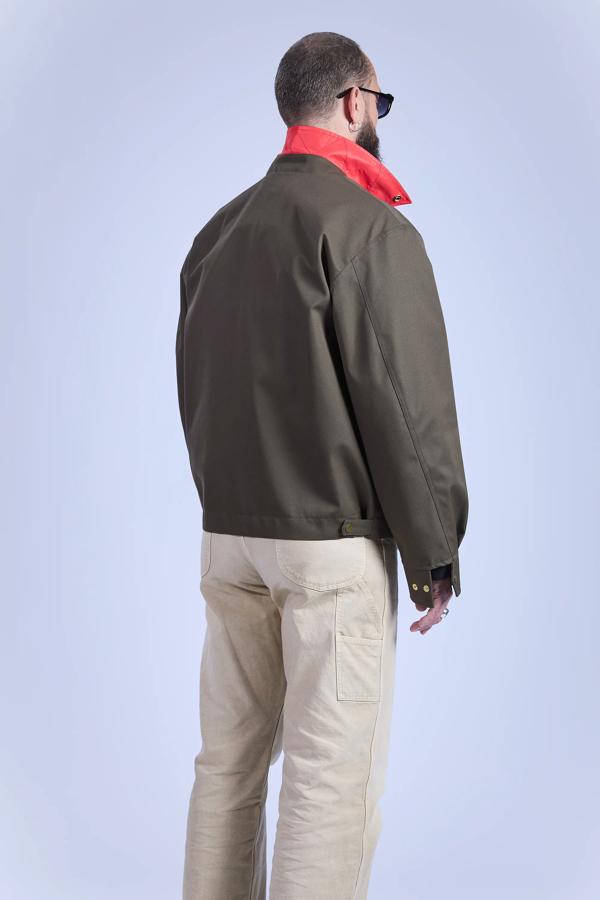 Upper body back view right