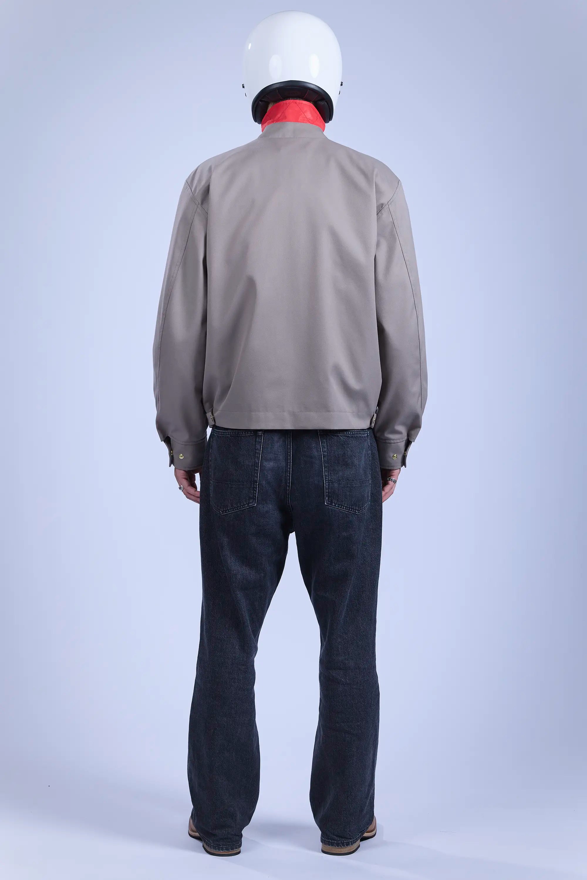 Back view with [reflectFLARE]™ collar up