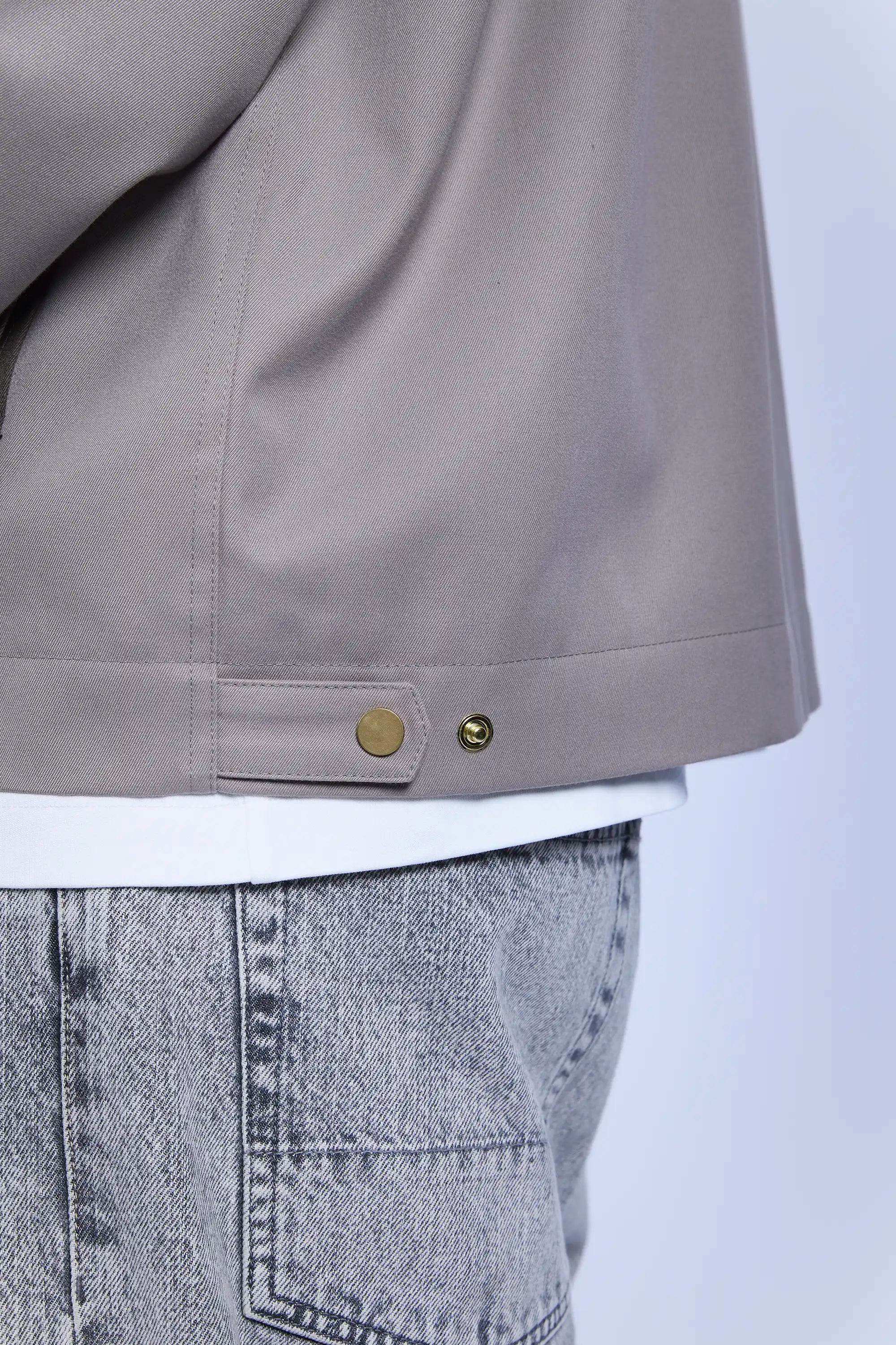 Adjustment straps on the hem