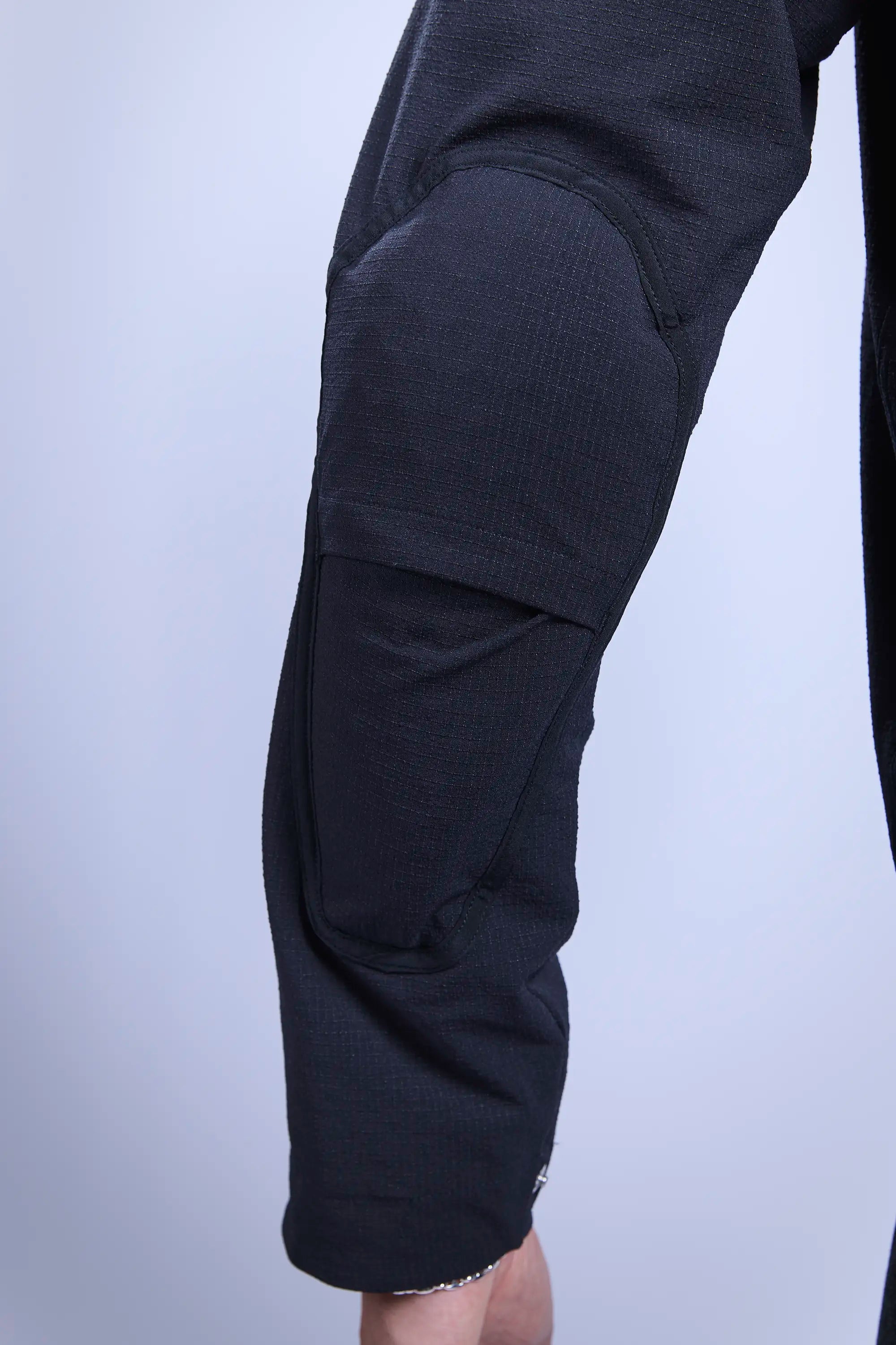 Detail view curved elbow armour