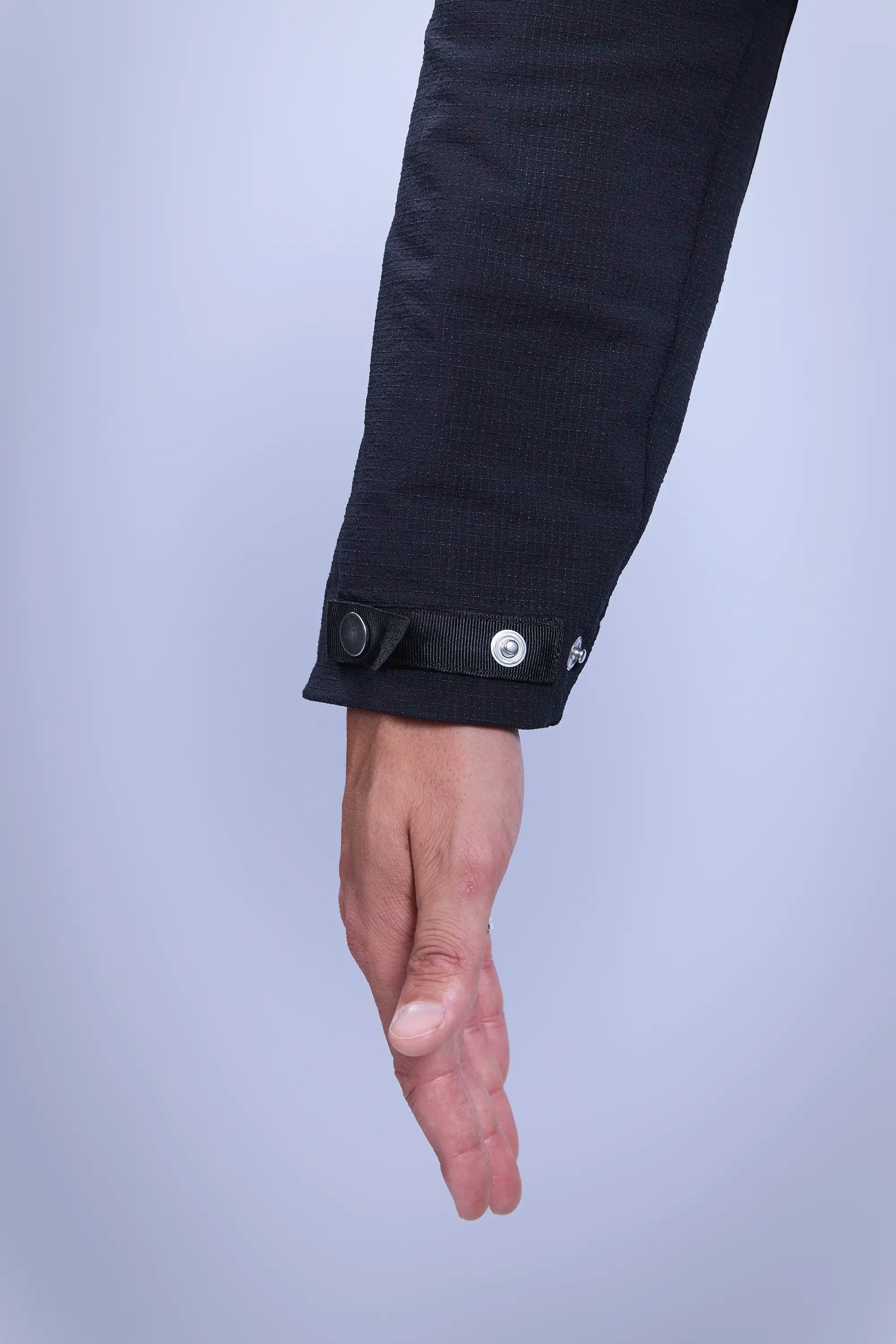 [ENROUTE:connect]™ inlcusing 3-step adjustable cuffs via YKK DUP6 snap buttons