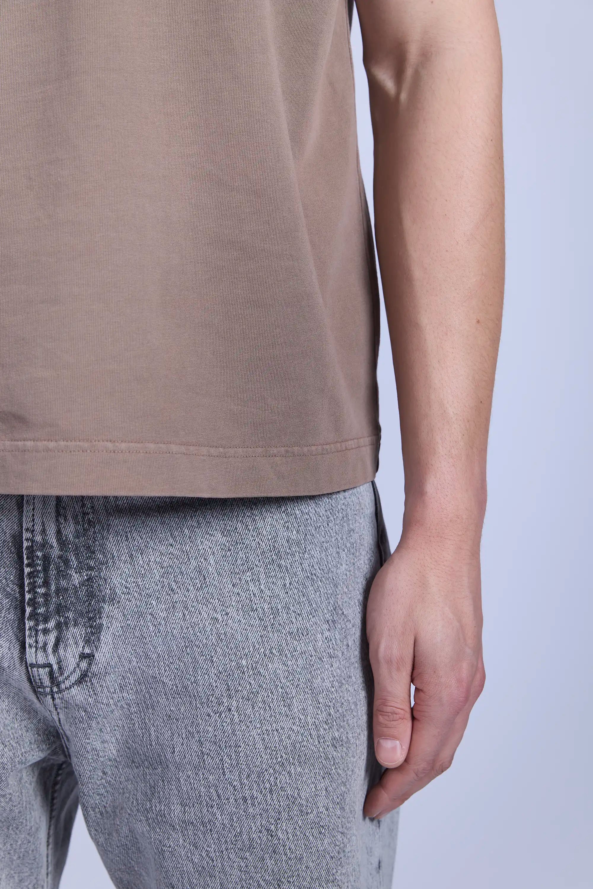 Detail view cropped hem