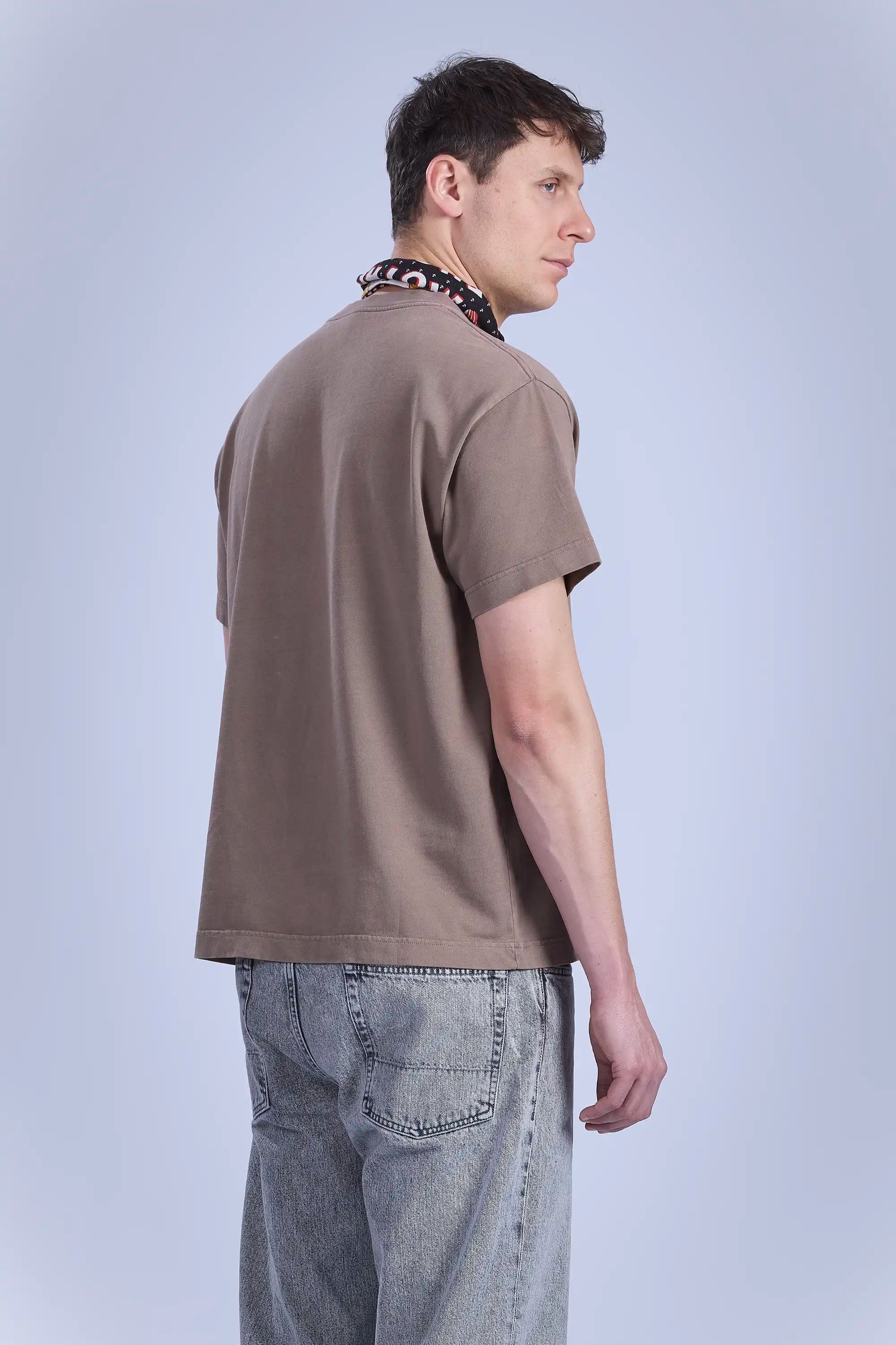 Upper body right view