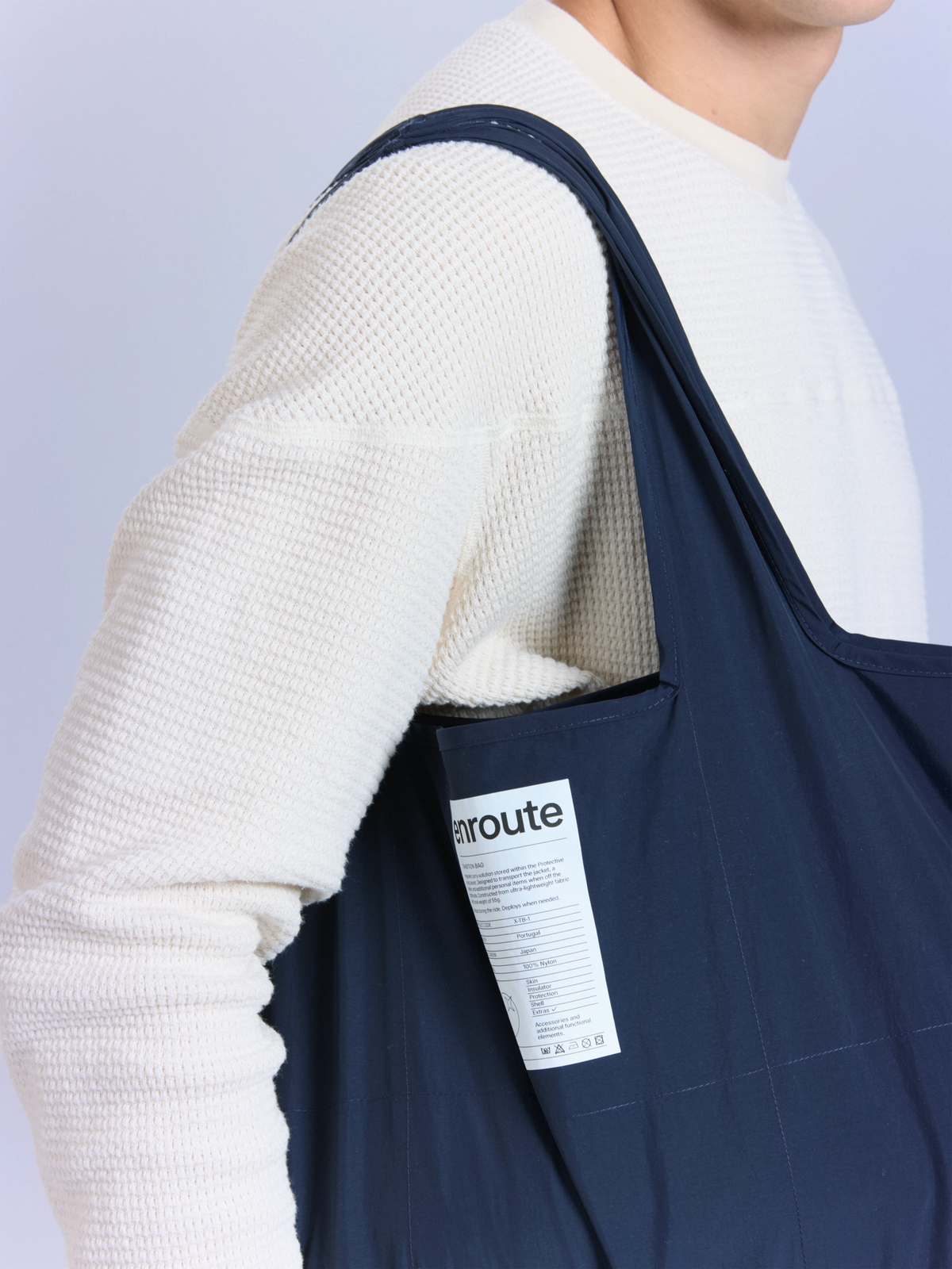 Shoulder carry detail view